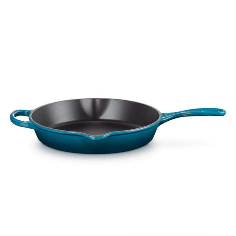 CAST IRON DEEP DOUBLE POUR SPOUTS SKILLET